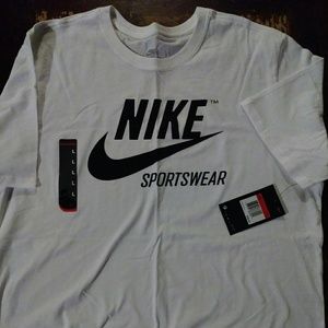 Nike sportswear t-shirt